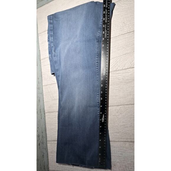 Laurie Felt Silky Curve Bootcut Cropped Med Wash Denim Logo Button Front LARGE - Picture 13 of 14